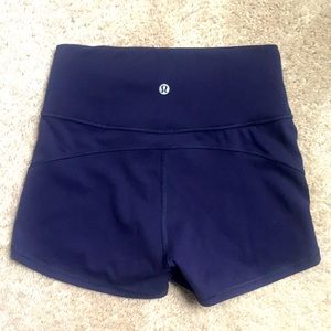 Lululemon 2.5” In Movement bike shorts size 6